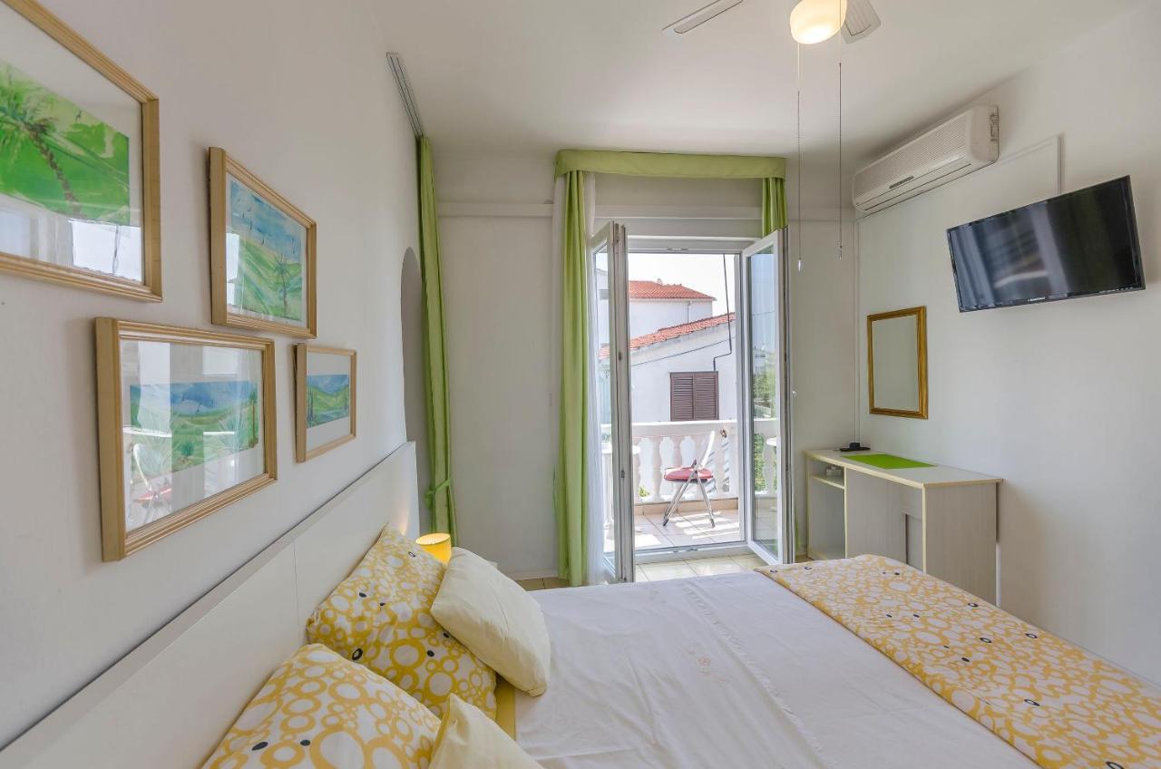 Apartments And Rooms On The Beach Vodice Ngoại thất bức ảnh