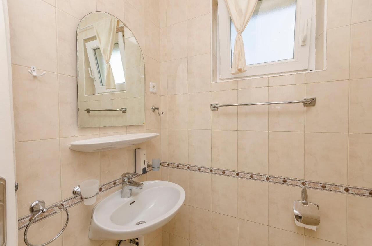 Apartments And Rooms On The Beach Vodice Ngoại thất bức ảnh
