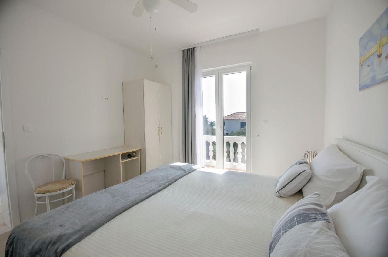 Apartments And Rooms On The Beach Vodice Ngoại thất bức ảnh