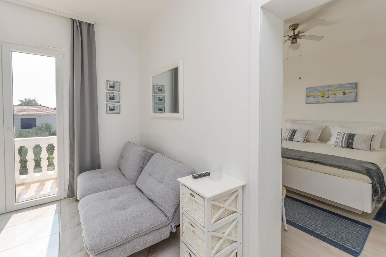 Apartments And Rooms On The Beach Vodice Ngoại thất bức ảnh