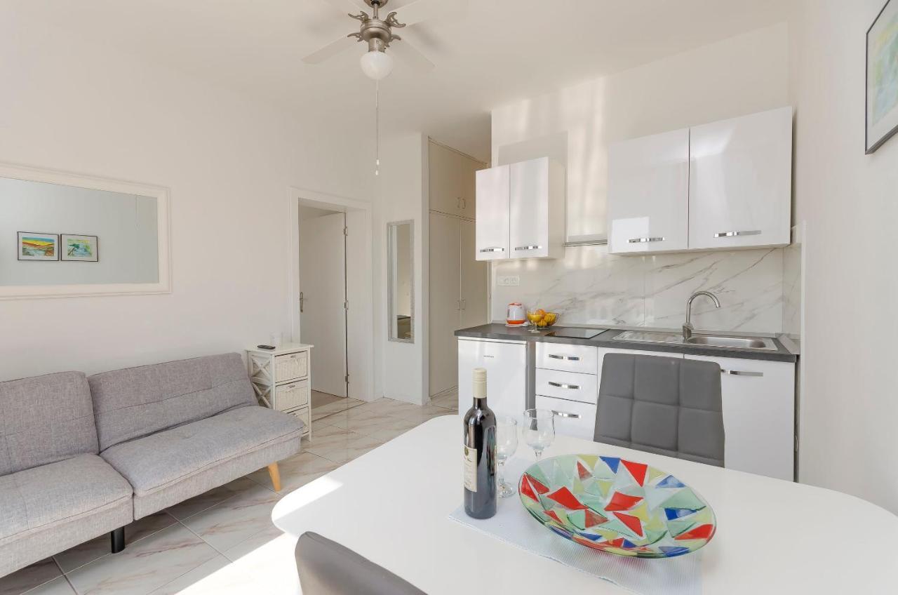 Apartments And Rooms On The Beach Vodice Ngoại thất bức ảnh