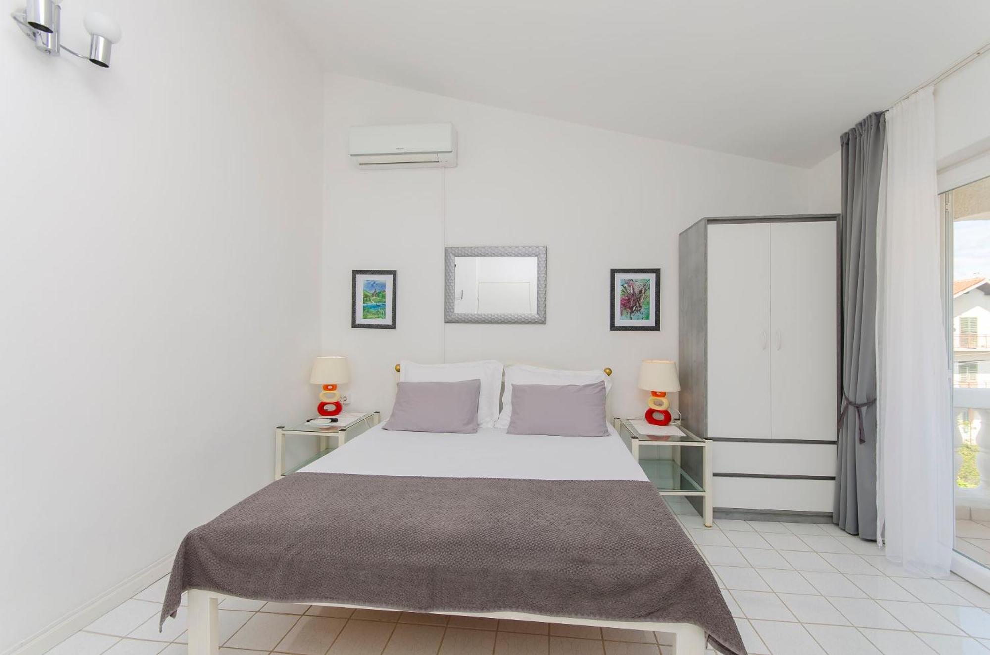 Apartments And Rooms On The Beach Vodice Ngoại thất bức ảnh